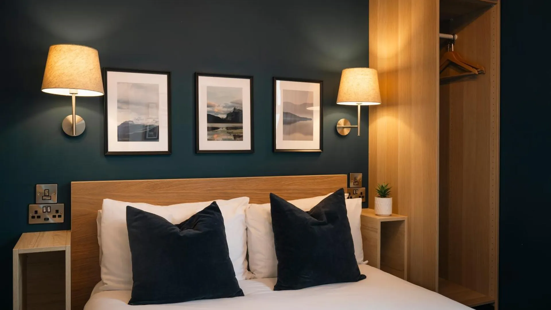 Celtic Lodge Guesthouse - Restaurant & Bar Dublin 2*,  Ireland